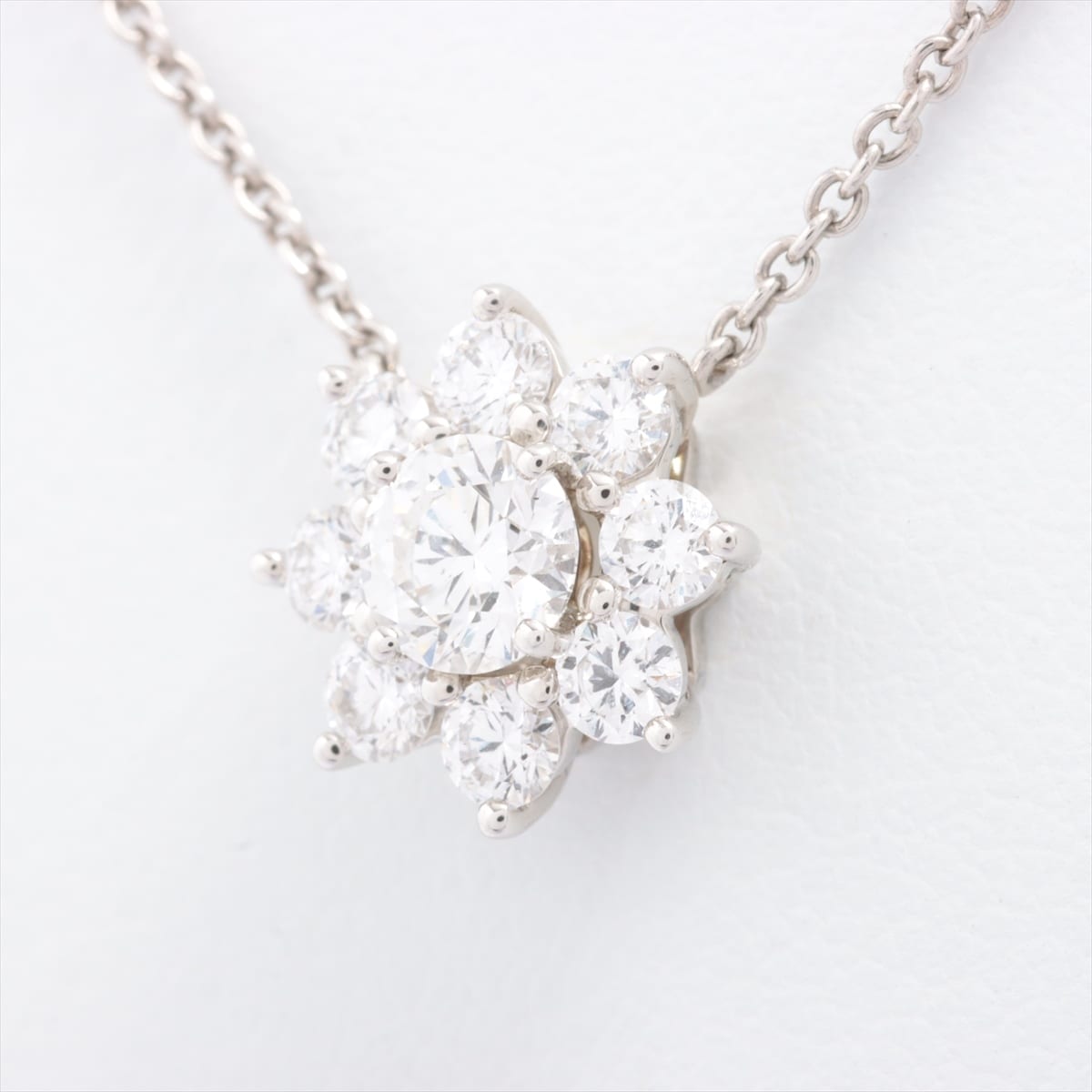 Harry Winston Sunflower Mini diamond Necklace Pt950 4.5g Diamond about 4 in diameter.35mm