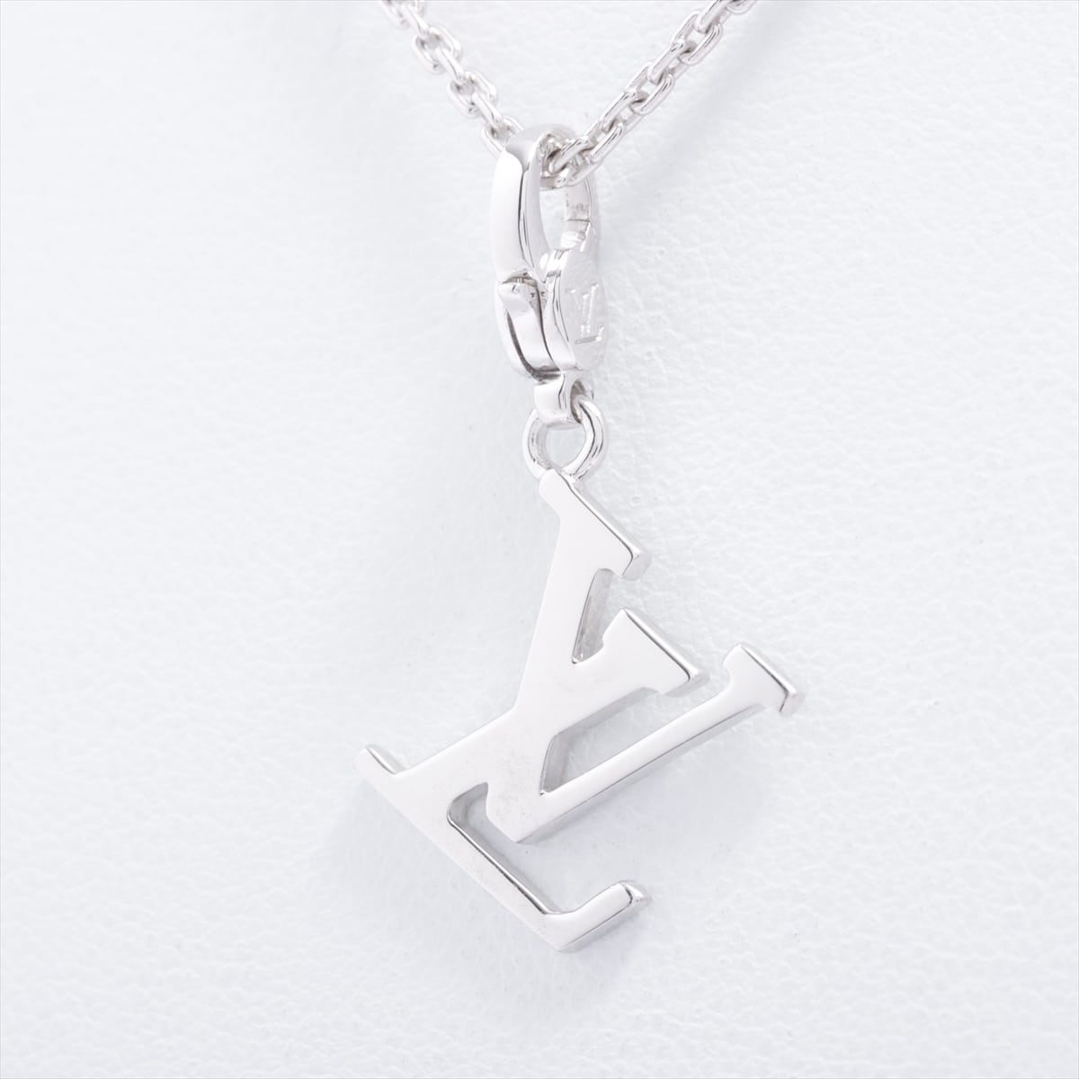 Louis Vuitton Charm Doo Monogram Necklace 750 WG 7.4g