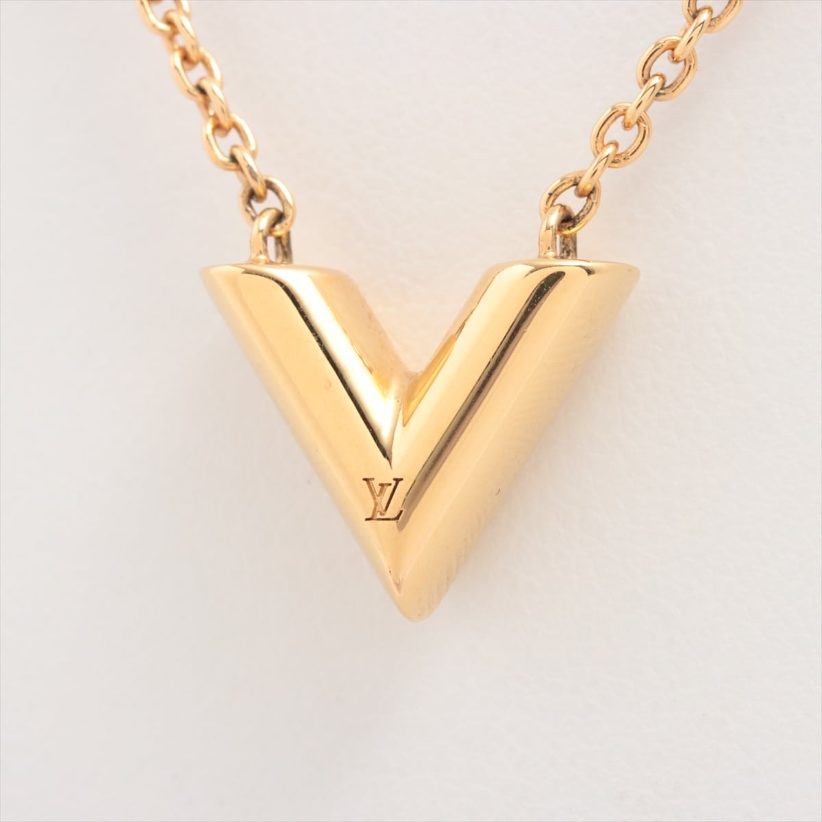 Louis Vuitton M61083 Essential V OB0129 Necklace GP Gold