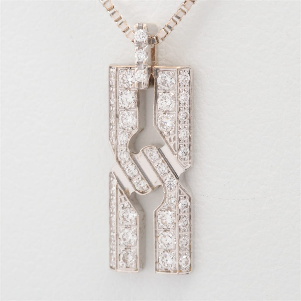 Gucci Infinity diamond Necklace 750(WG) 3.3g