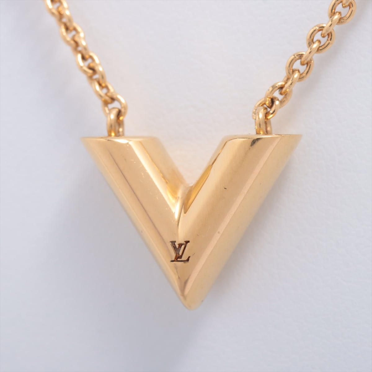 Louis Vuitton M61083 Essential V LE0251 Necklace GP Gold