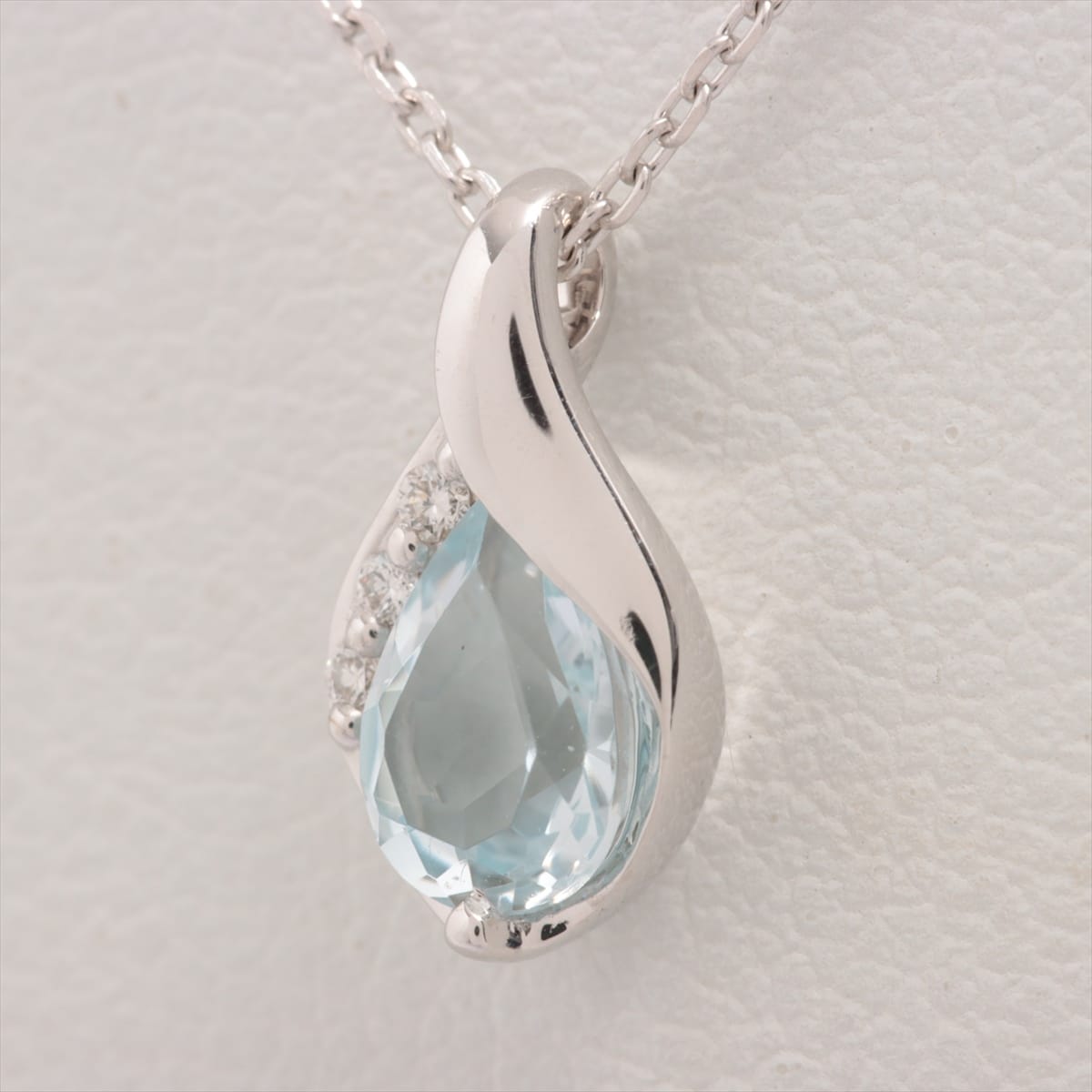 4℃ Blue topaz diamond Necklace K18WG 1.8g