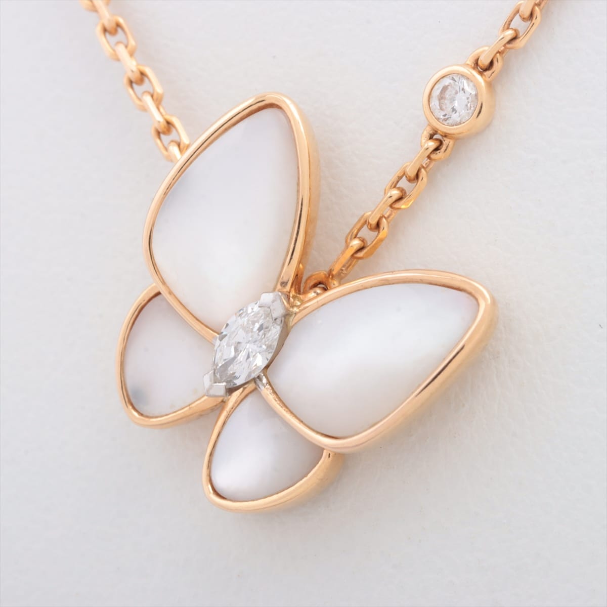 Van Cleef & Arpels Doo Papillon shells diamond Necklace 750(PG) 6.3g