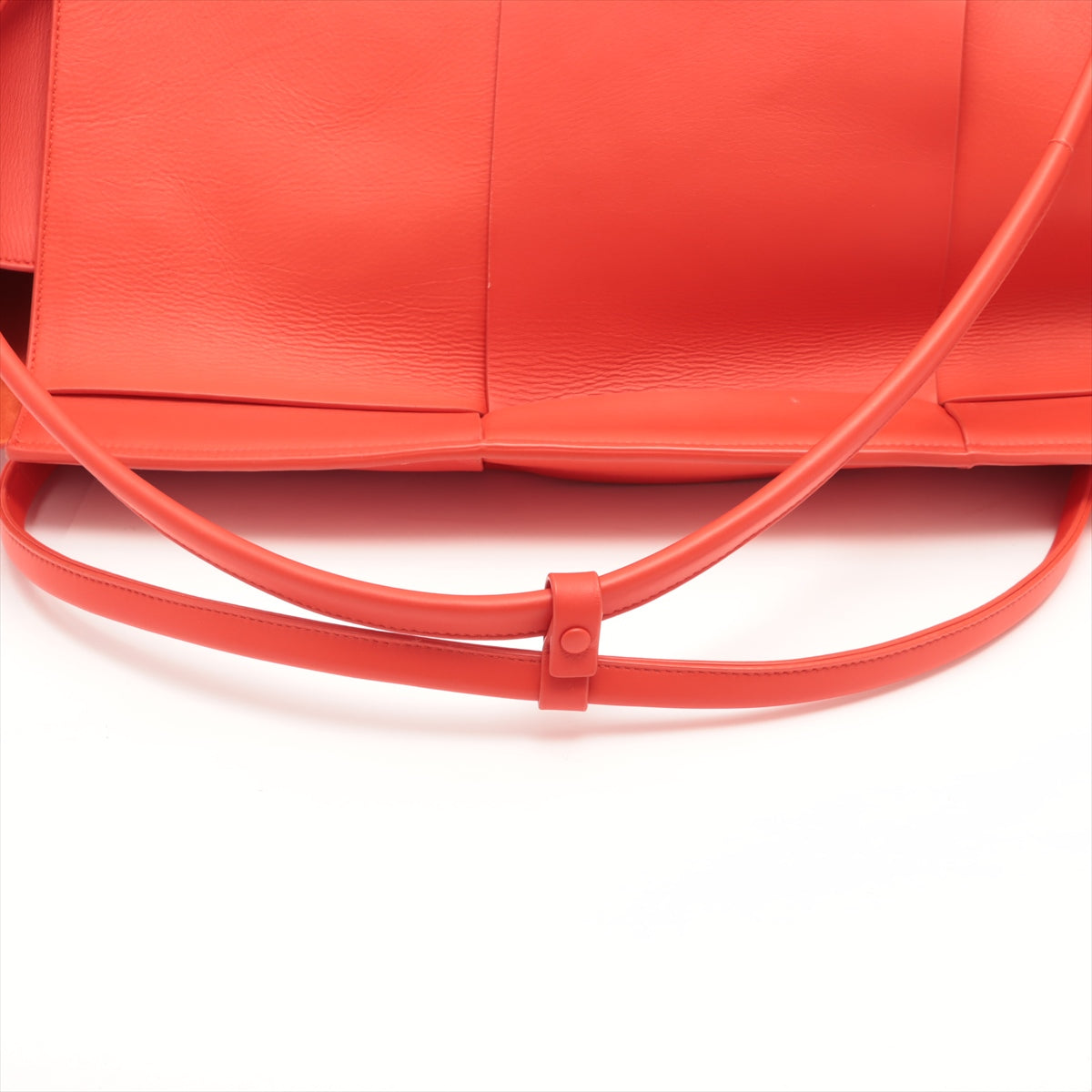 Bottega Veneta The Arco Leather Hand bag Red