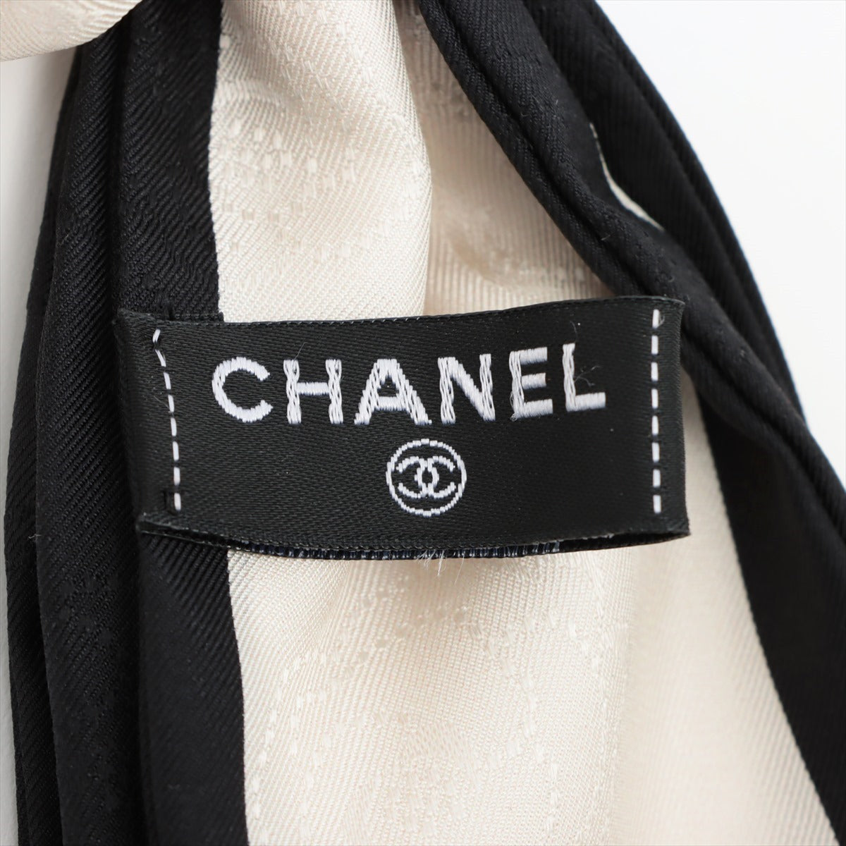 Chanel Camelia 23V Scrunchie Silk White