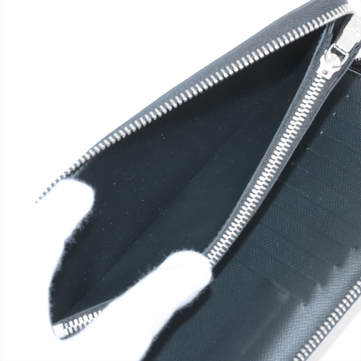 Louis Vuitton Taiga Zippy Wallet Vertical M30503 Noir Zip Round Wallet responsive RFID