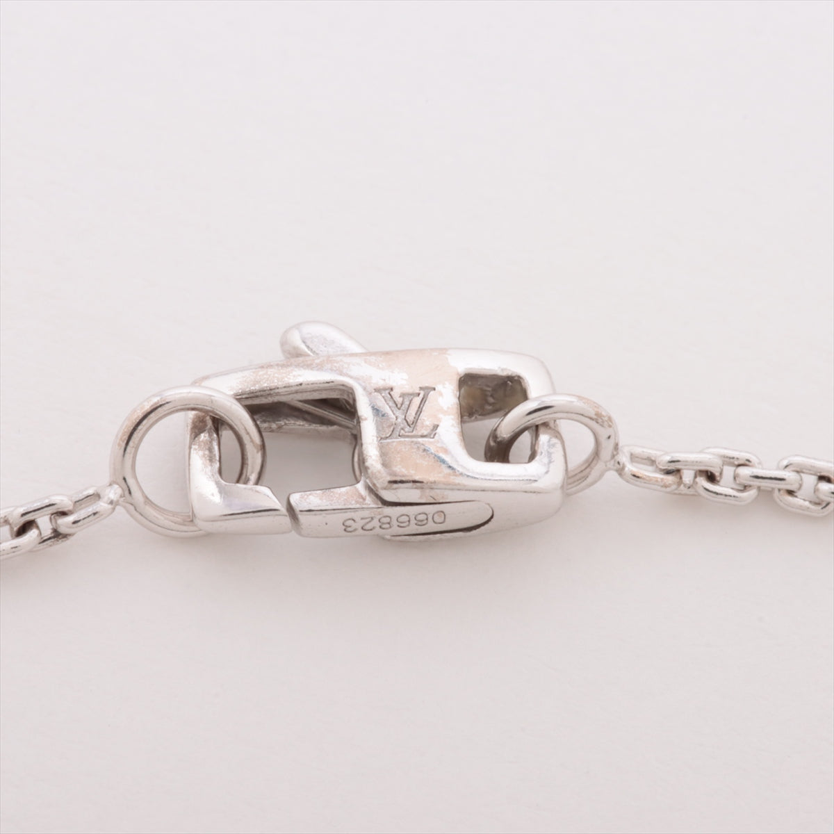 Louis Vuitton Pandantif Monogram Idylle diamond Necklace 750(WG) 4.5g