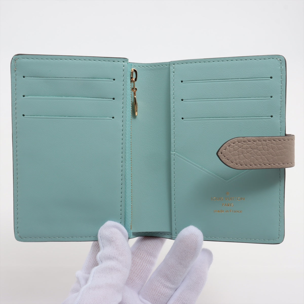 Louis Vuitton Taurillon LV Verticals Wallet Capucines M82198 Gare Compact Wallet