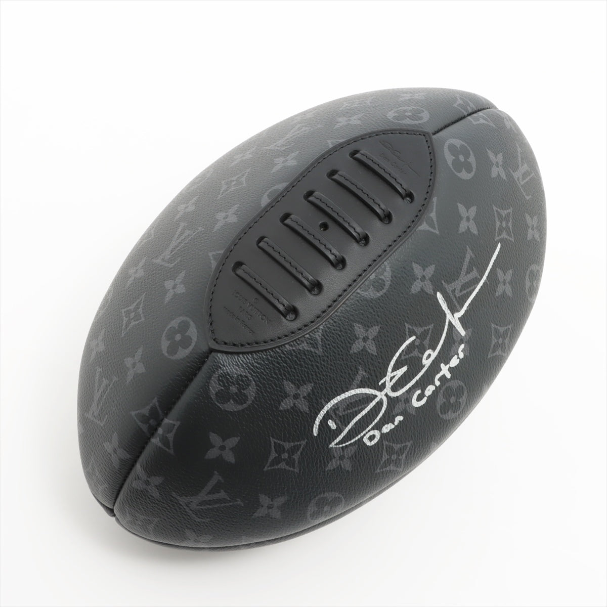 Louis Vuitton Baron RUGBY SA3159 rugby ball PVC & leather Monogram Eclipse Dan Carter Collaboration There is a pedestal