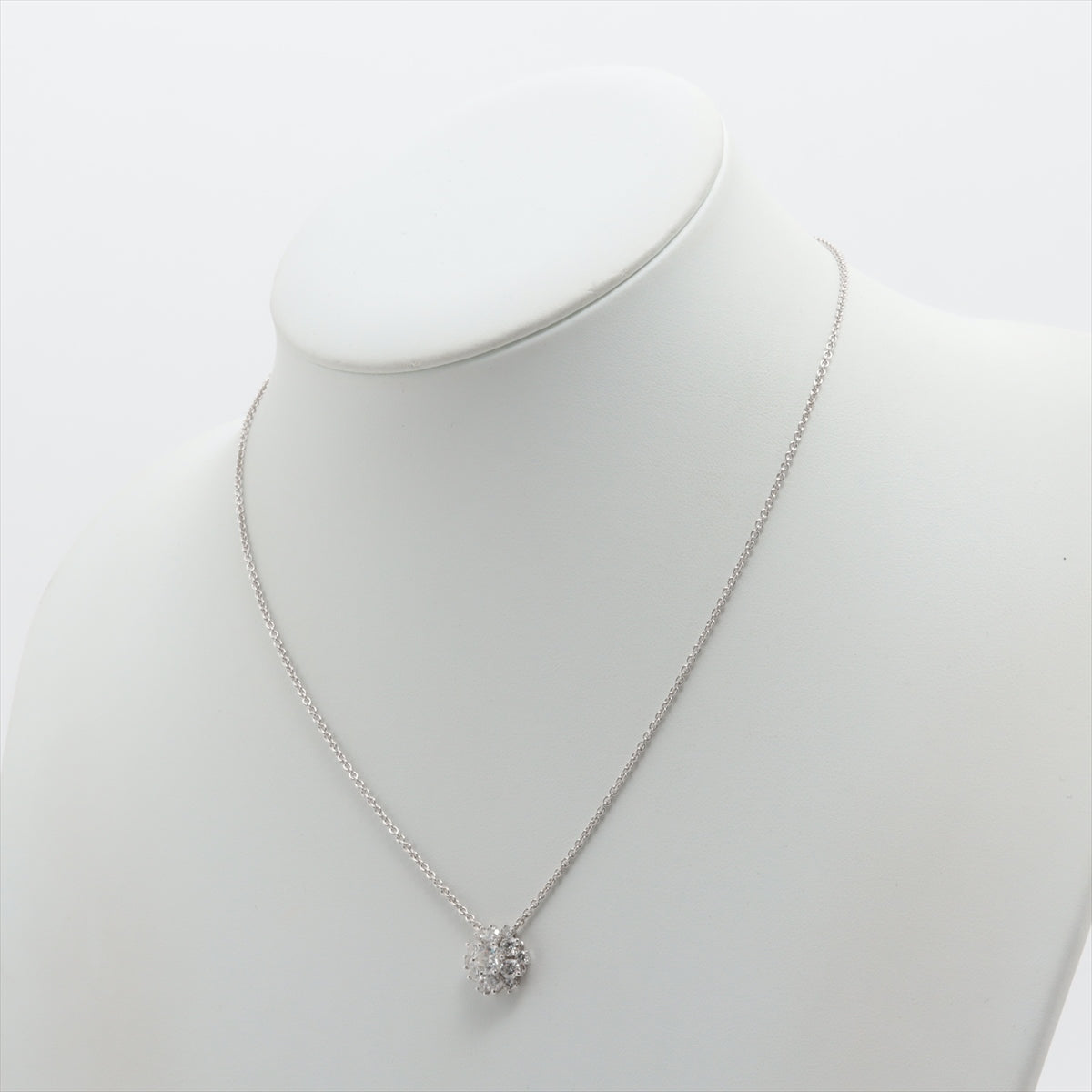Graff diamond Necklace 750(WG) 6.1g