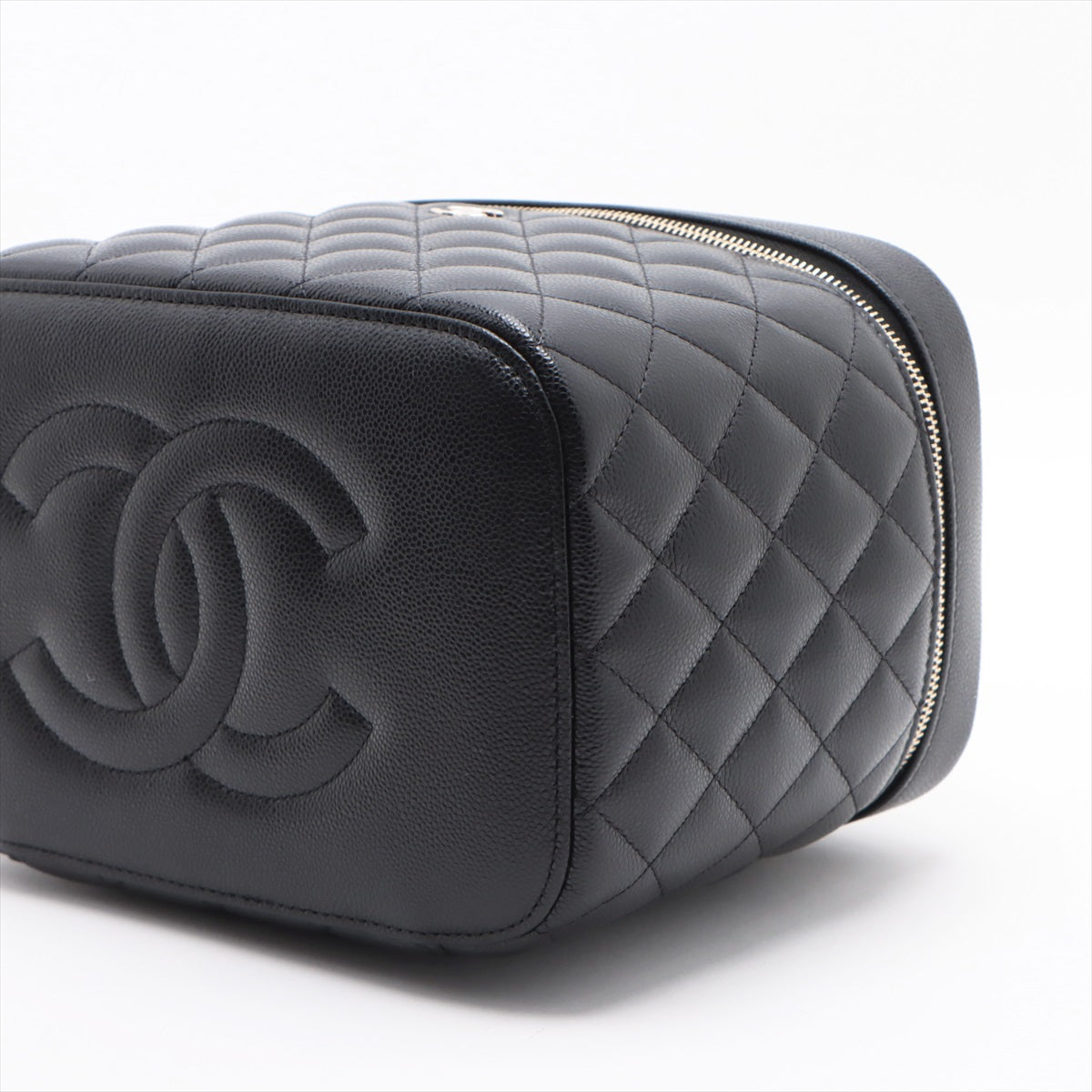 Chanel Matelasse Caviarskin Vanity bag Black Gold Metal fittings With mirror