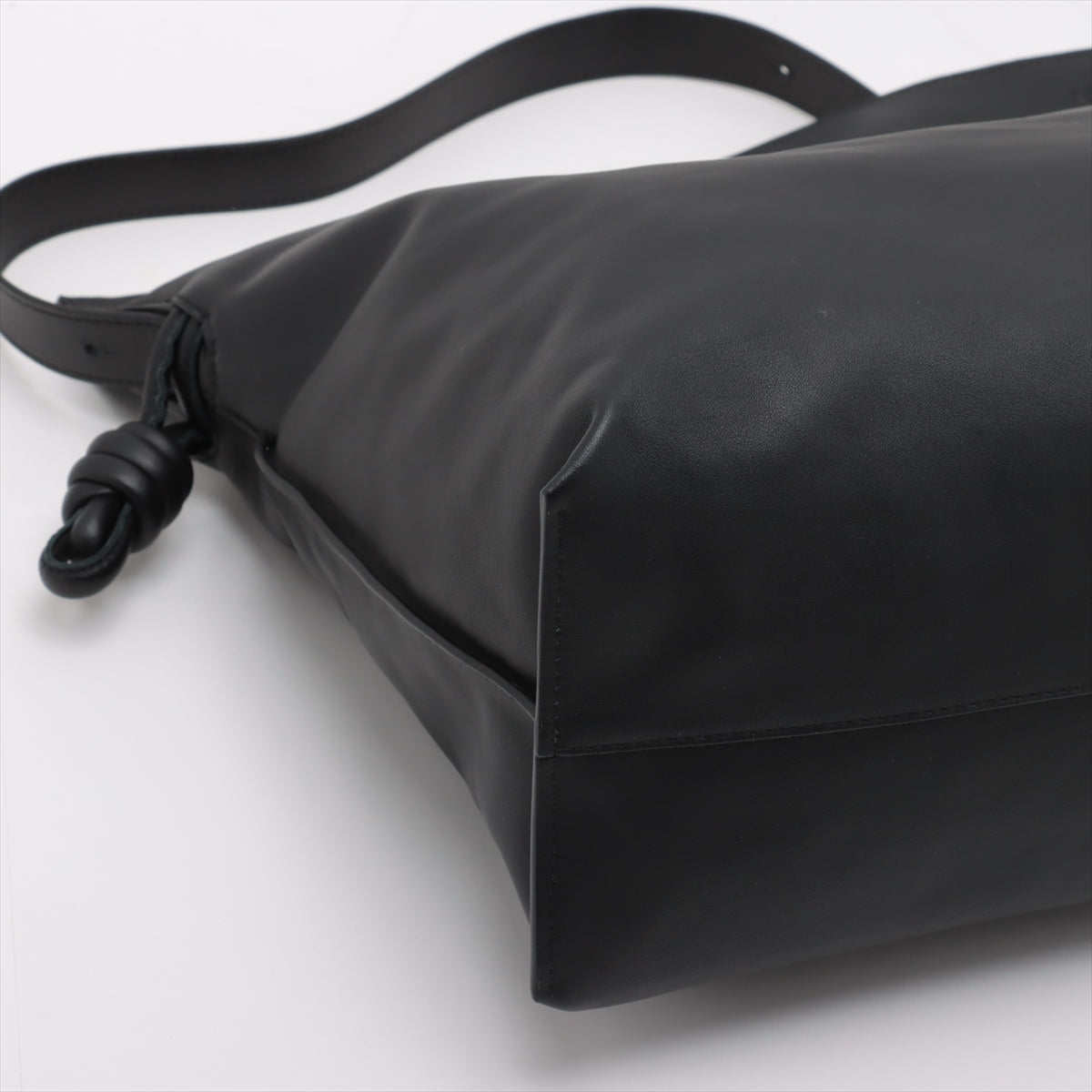 Loewe Flamenco Knot Leather Shoulder bag Black Shoulder, some external parts