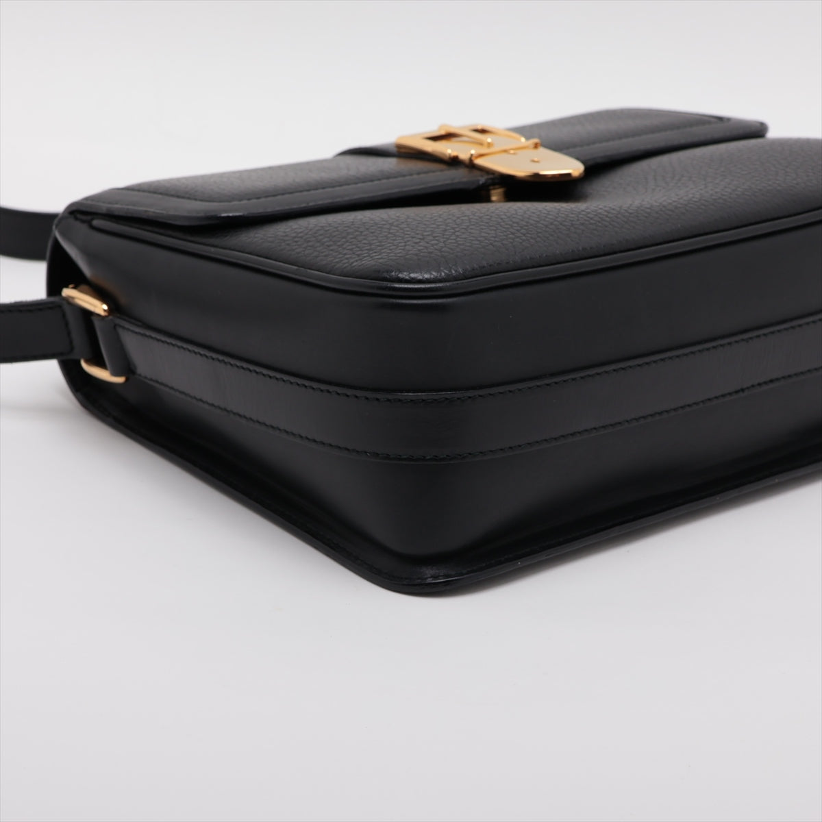 Gucci Leather Shoulder bag Black 001-113-1537