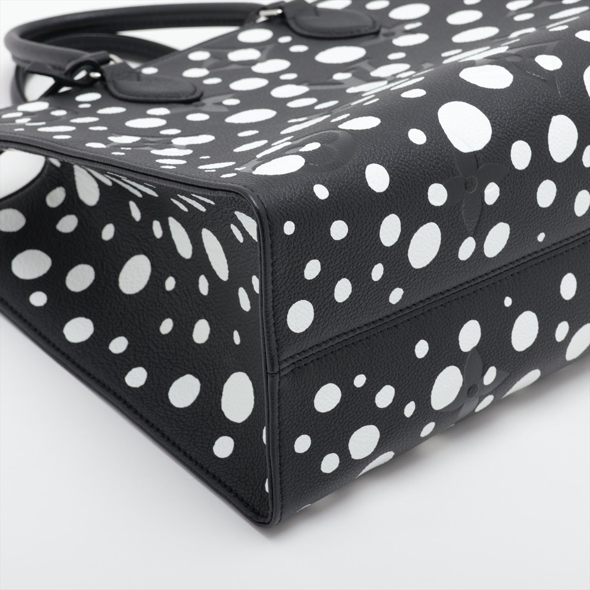 Louis Vuitton x Yayoi Kusama On the Go MM M46389 Tote bag Black There was an RFID response