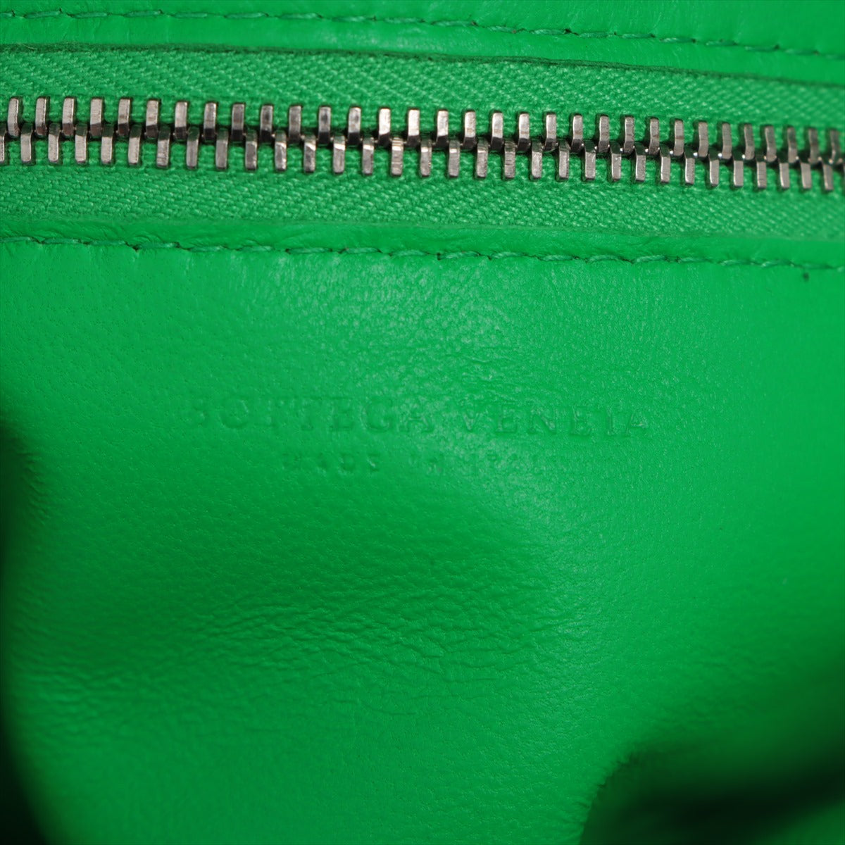 Bottega Veneta maxi intrecciato Cassette Leather Shoulder bag Green