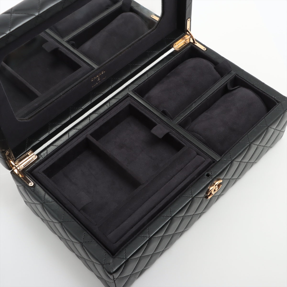 Chanel Matelasse Lambskin Jewelry case Black Gold Metal fittings 21XXXXXX