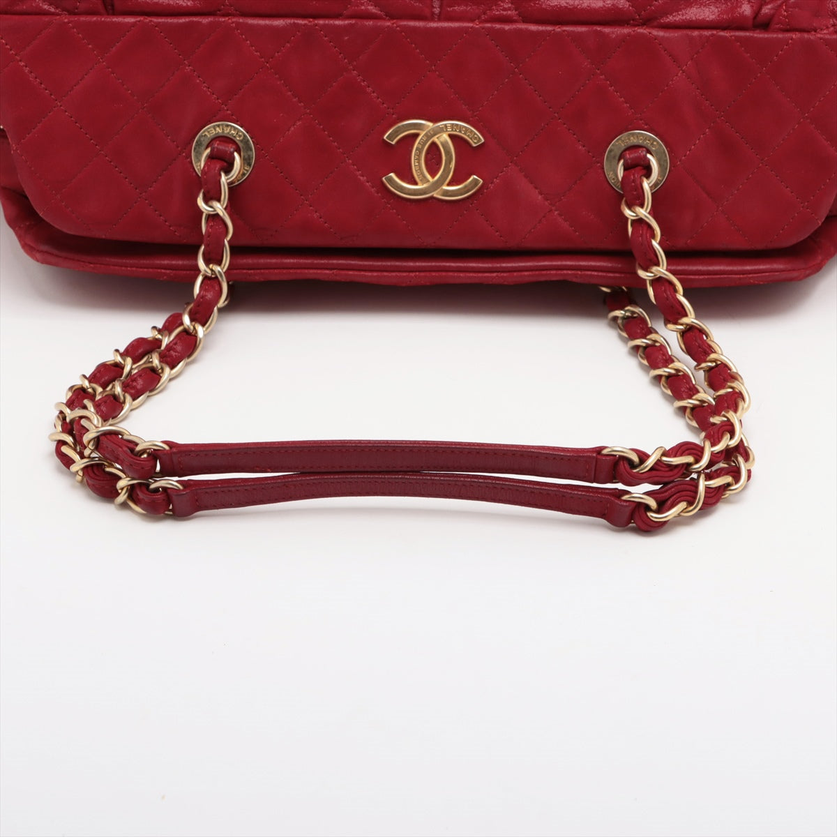 Chanel Matelasse Coating leather Chain shoulder bag Red Gold Metal fittings 15XXXXXX