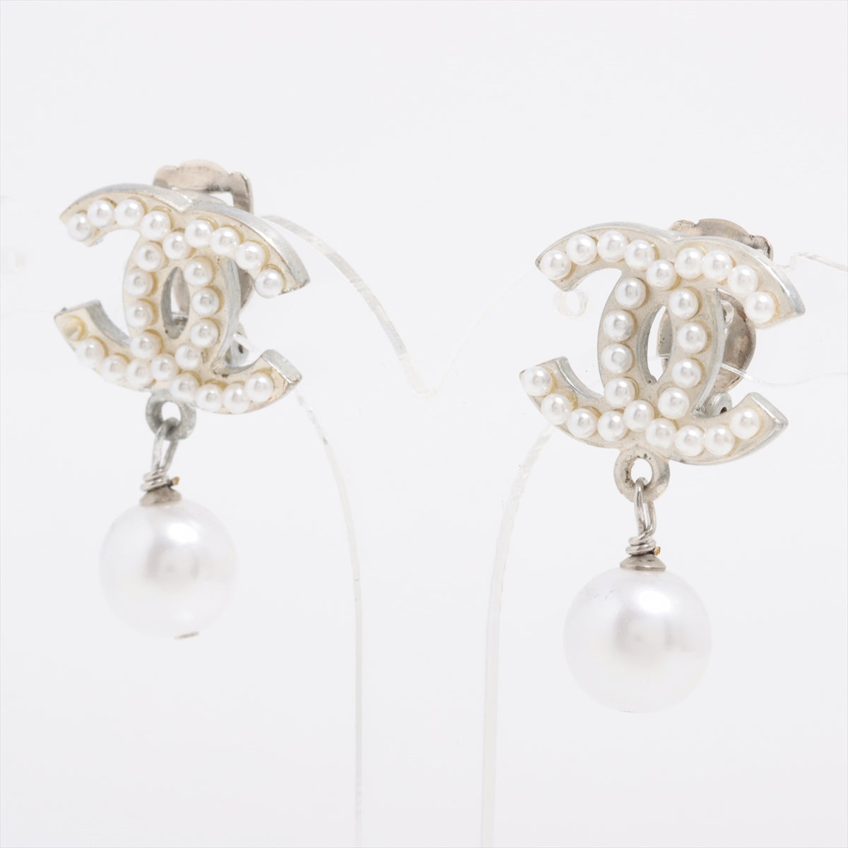 Chanel Coco Mark 03A Earrings (for both ears) GP x Imitation pearl Silver