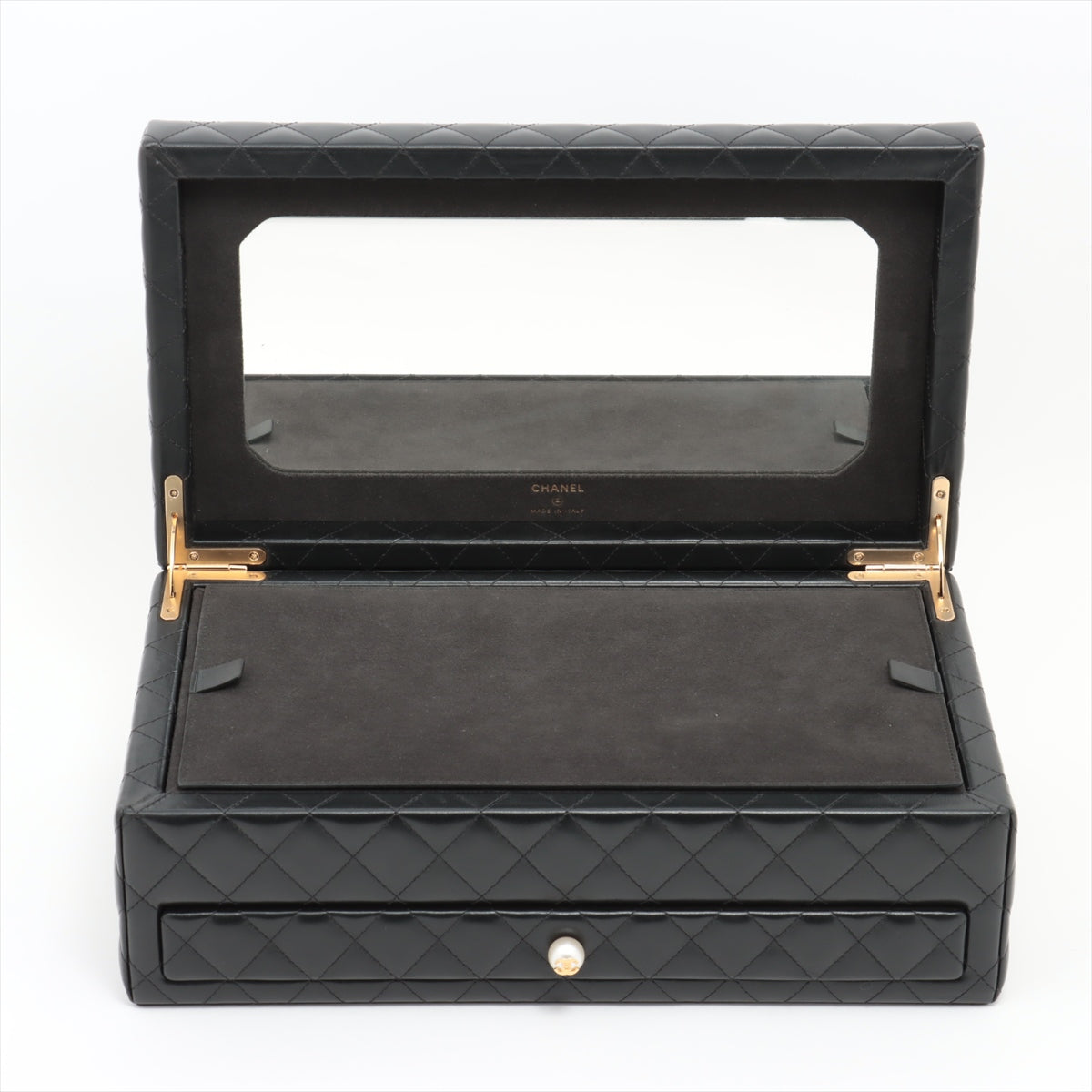 Chanel Matelasse Lambskin Jewelry case Black Gold Metal fittings 28th