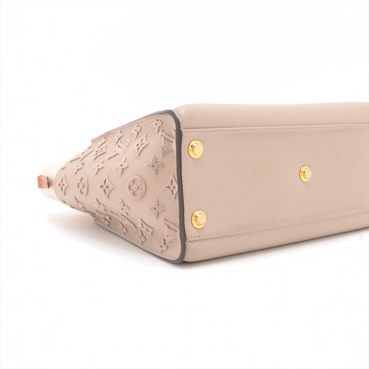 Louis Vuitton Monogram Tuffetage OnMySide M53825 There are burnt marks on the inside