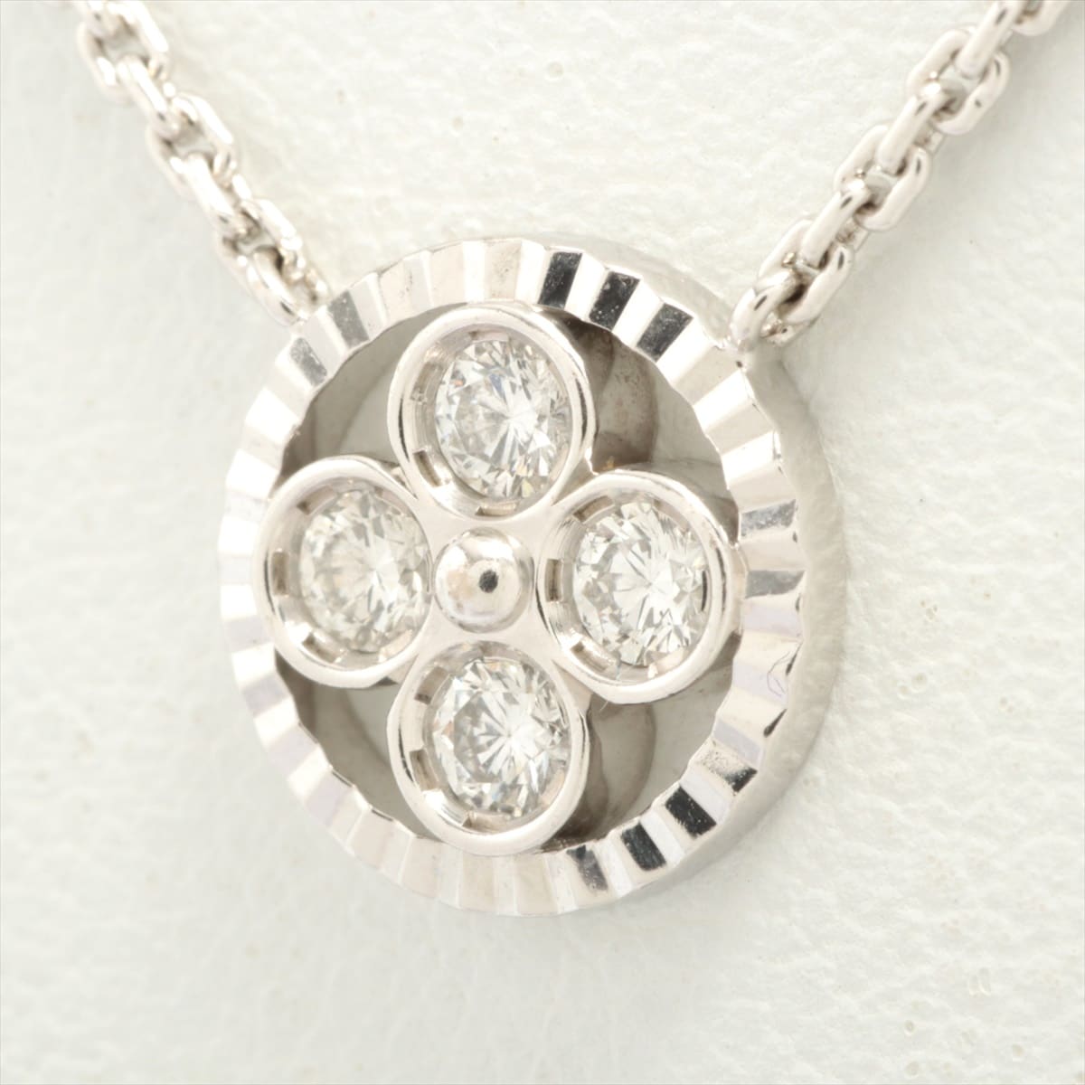 Louis Vuitton Pandantif Sun Blossom BB diamond Necklace 750(WG) 5.0g