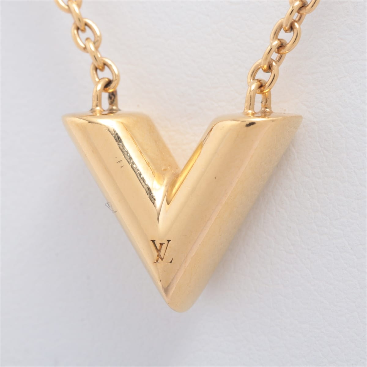 Louis Vuitton M61083 Essential V OB0260 Necklace GP Gold