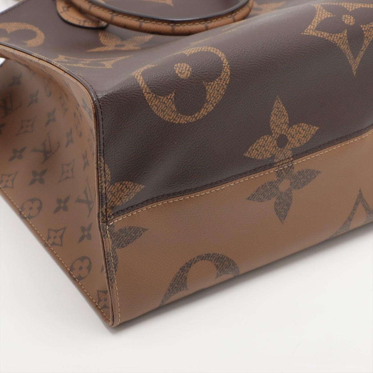 Louis Vuitton Giant Monogram Reverse On the Go GM M45320 There was an RFID response