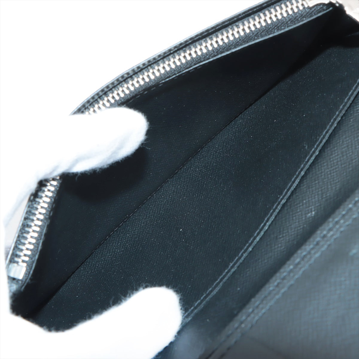 Louis Vuitton Taiga Portefeuille Brazze M30285 Noir Long wallets Card slot sideways split