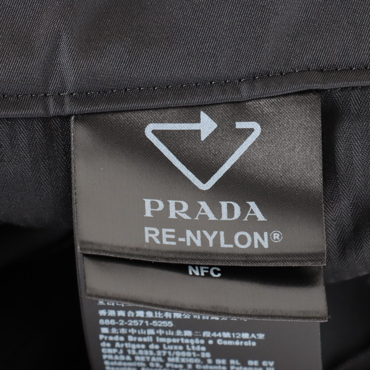 Prada Re Nylon Re Nylon 23 years Nylon Pants 44 Men's Black  Triangular logo plate Bermuda shorts