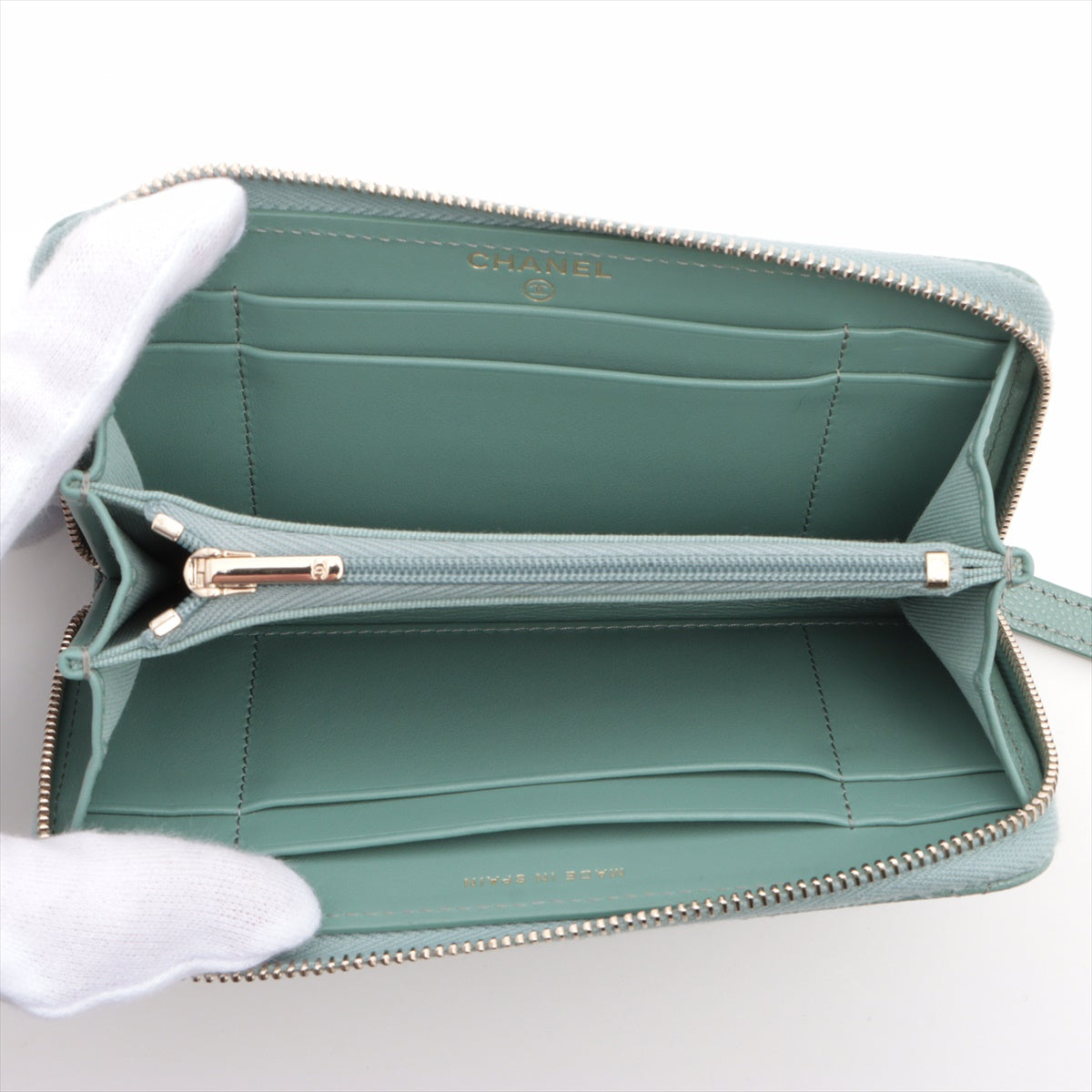 Chanel Matelasse Caviarskin Round-Zip-Wallet blue gray Gold Metal fittings 31st