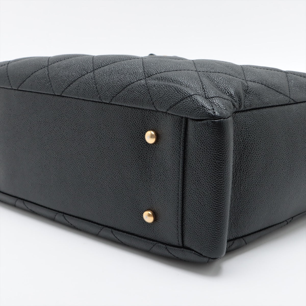 [Individual packaging] Chanel Matelasse Caviarskin Chain tote bag Black Gold Metal fittings G6LL12EA
