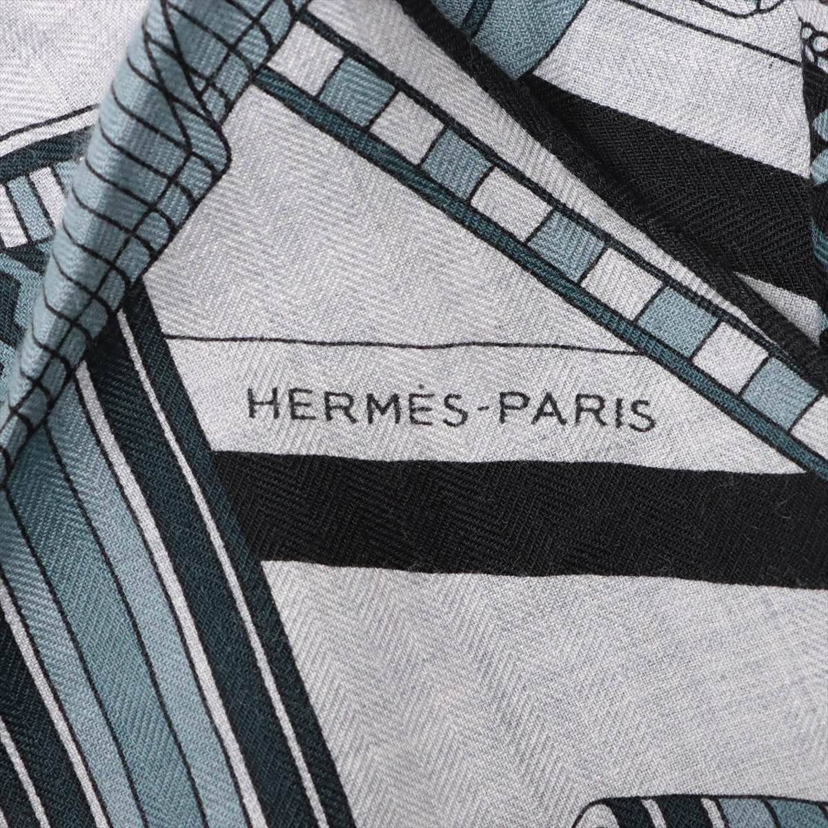 Hermès Triangle Geant Scarf Cashmere & silk Grey Wears Lint on fabric Thread-hanging Sangles en Zigzag