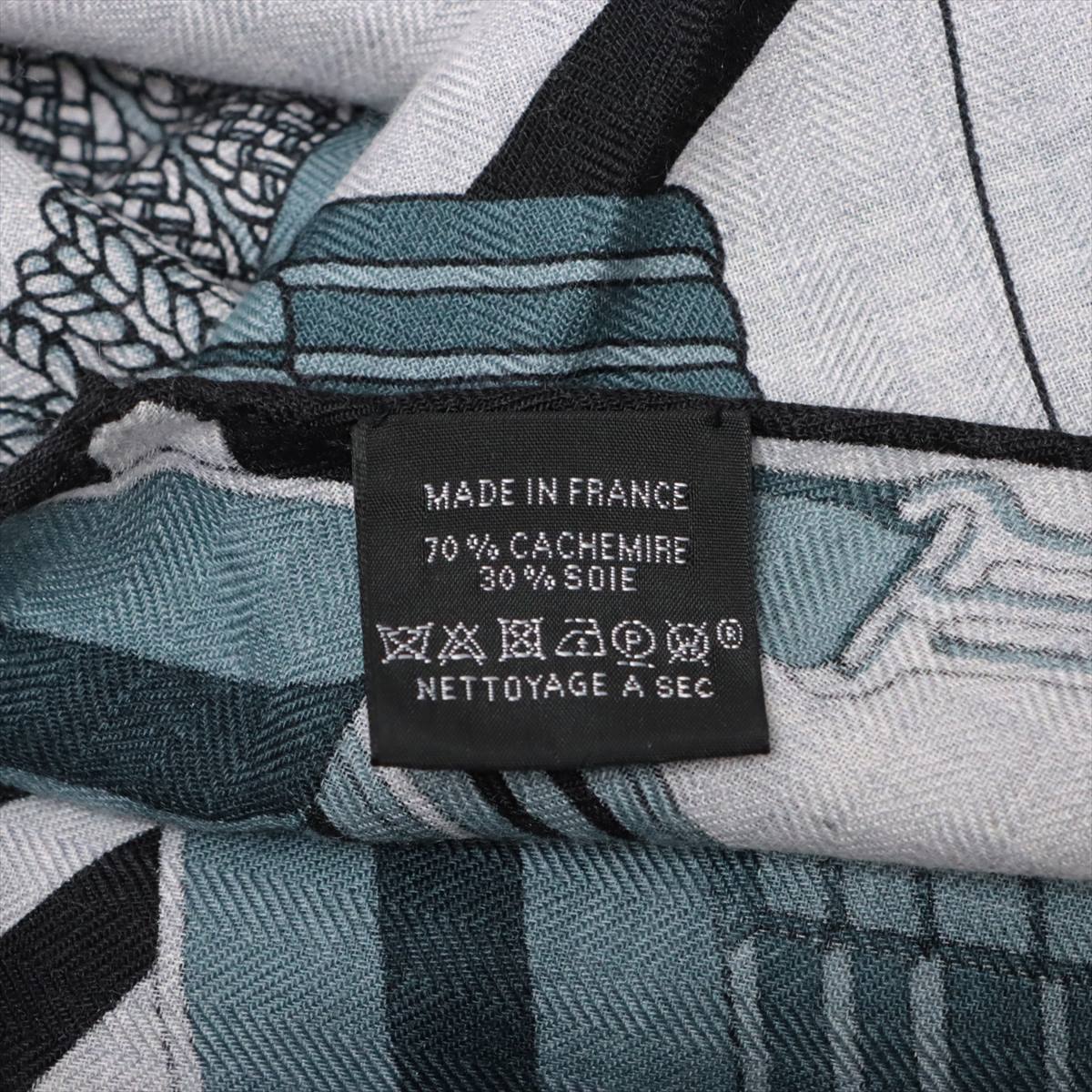 Hermès Triangle Geant Scarf Cashmere & silk Grey Wears Lint on fabric Thread-hanging Sangles en Zigzag