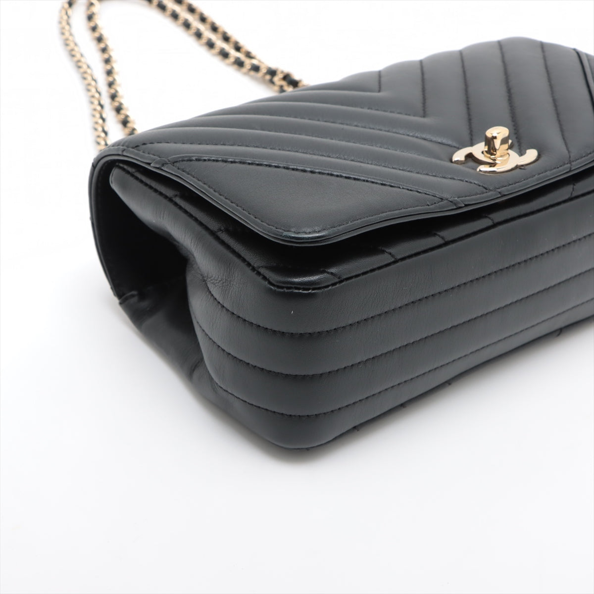 Chanel V Stitch Lambskin Chain shoulder bag Black Gold Metal fittings 24XXXXXX