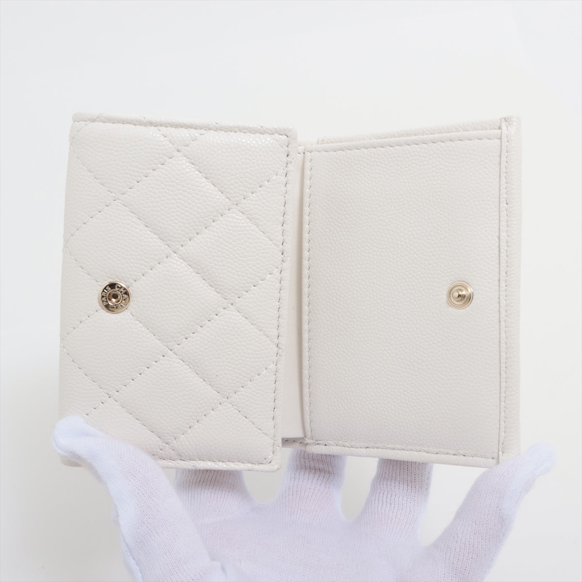 Chanel Matelasse Caviarskin Compact Wallet White Gold Metal fittings KGU9H7AK