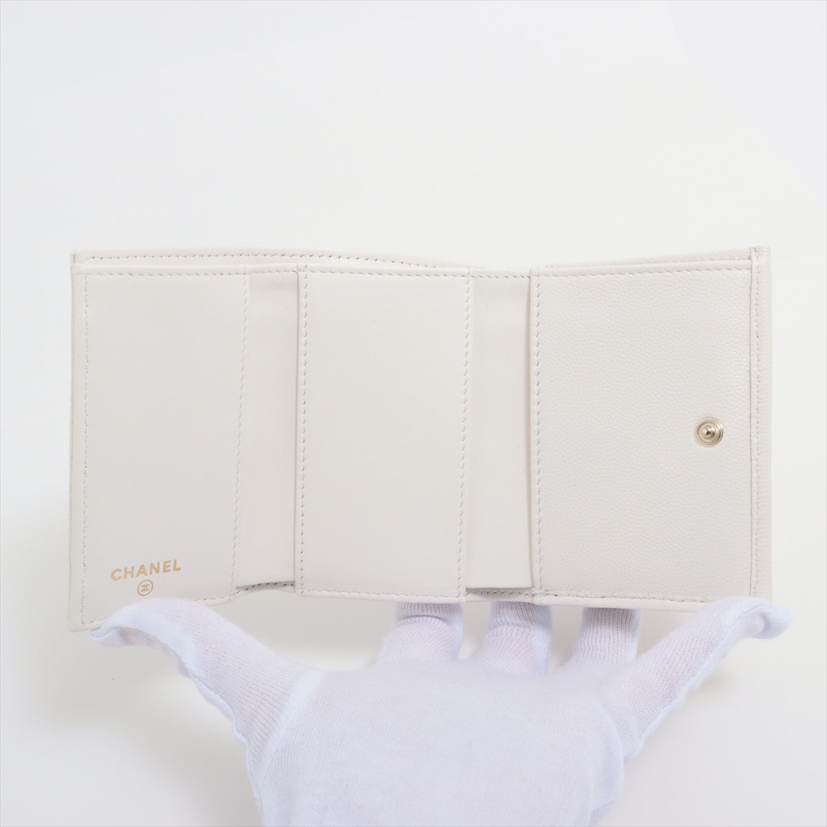 Chanel Matelasse Caviarskin Compact Wallet White Gold Metal fittings KGU9H7AK