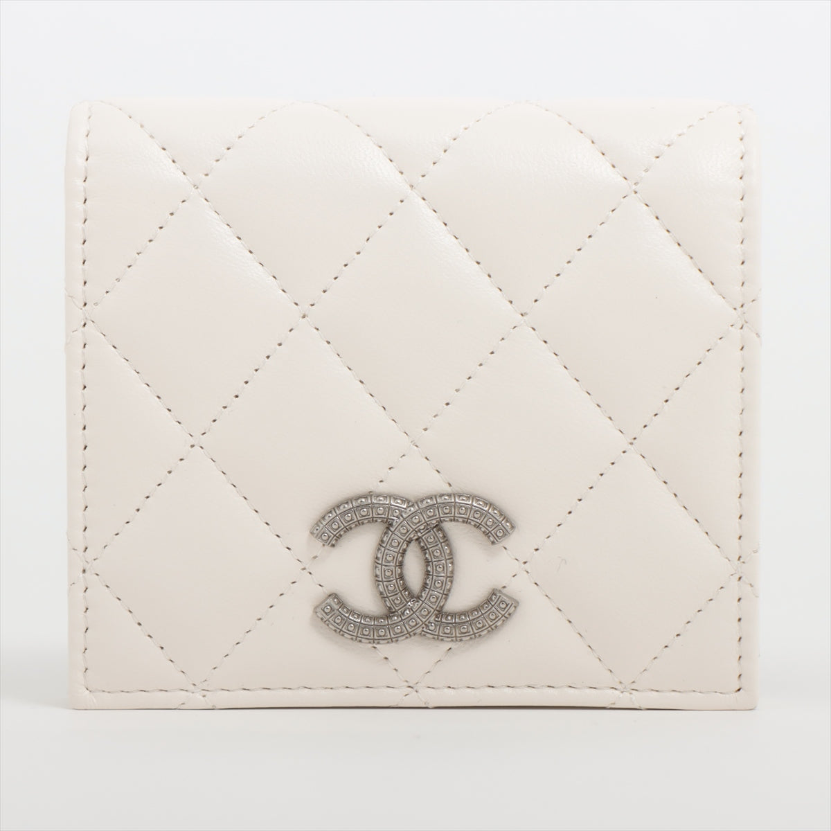 Chanel Matelasse Lambskin Compact Wallet White Silver Metal fittings random