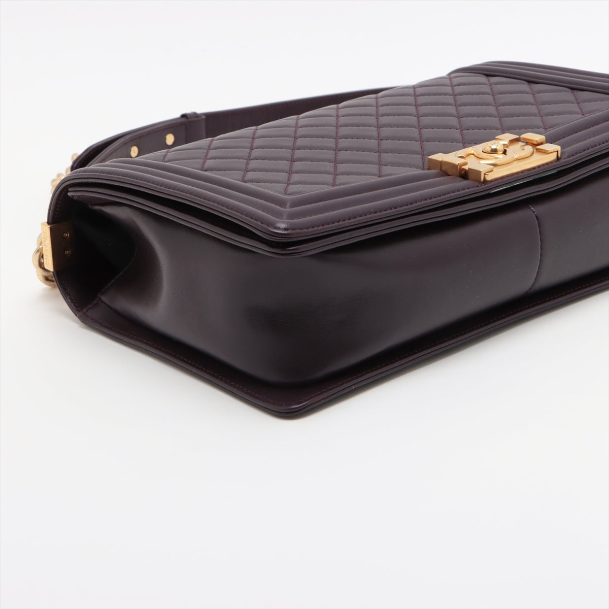 Chanel Boy Chanel Lambskin Chain shoulder bag Bordeaux Gold Metal fittings 23XXXXXX