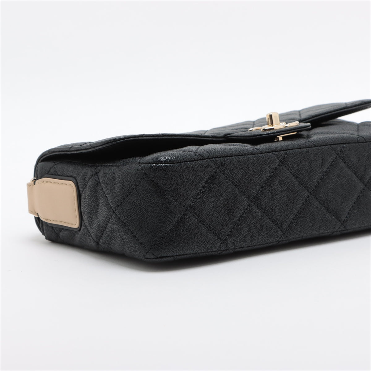 Chanel Matelasse Soft Caviarskin Shoulder bag Black Gold Metal fittings 30