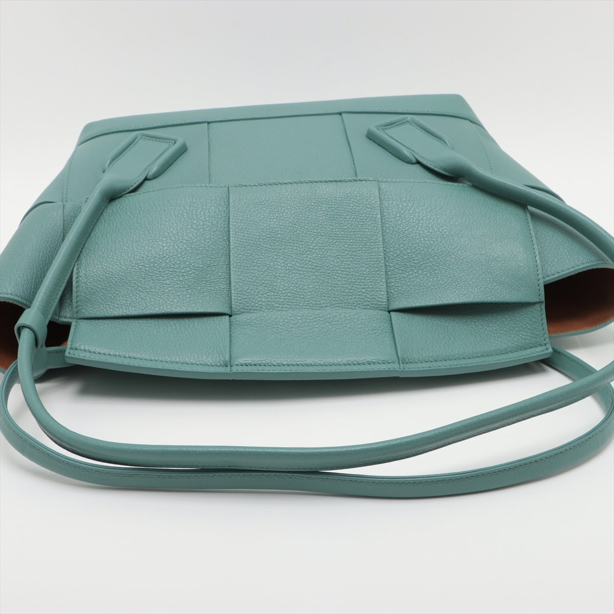Bottega Veneta maxi intrecciato The Arco tote Leather Tote bag Blue