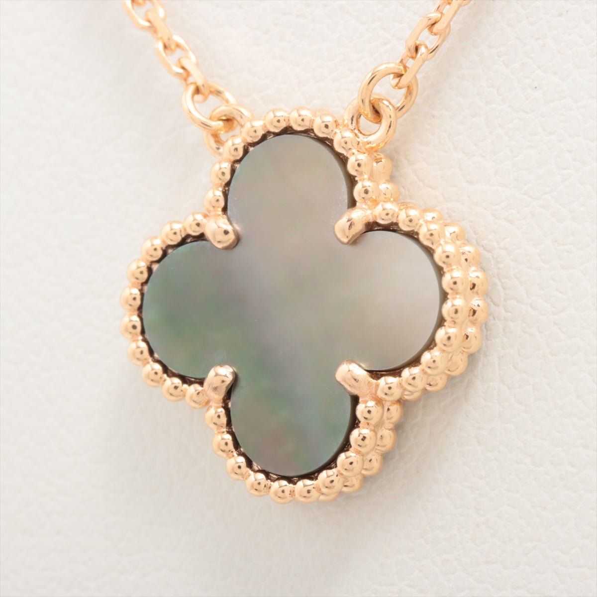 Van Cleef & Arpels Vintage Alhambra Gray shell Necklace 750(PG) 5.1g