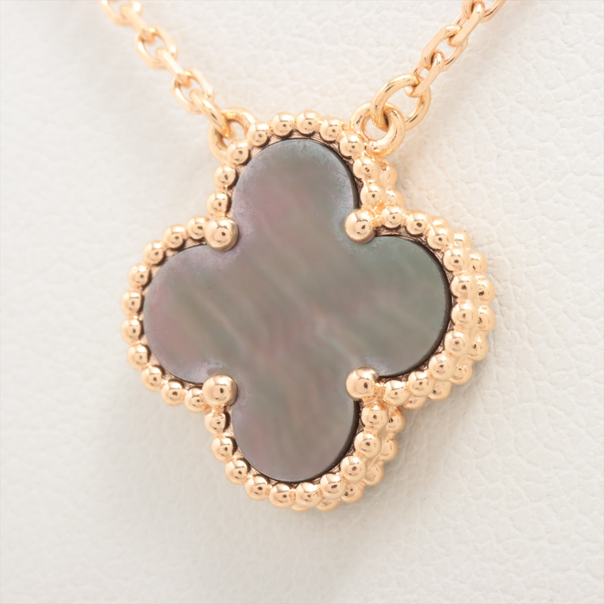 Van Cleef & Arpels Vintage Alhambra Gray shell Necklace 750(PG) 5.1g