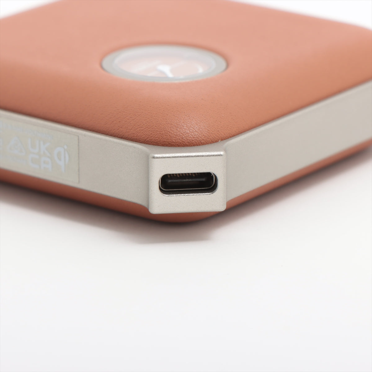 Hermès Vault H mobile battery Leather x metal Gold mobile battery wireless chargers